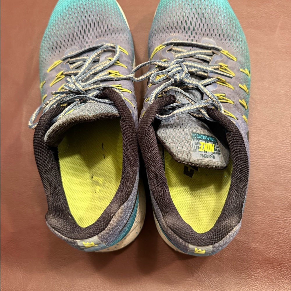 Nike Women's Teal and Yellow Athletic Shoes
